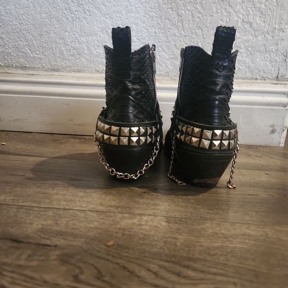 SOLD - Picture 6 of 13